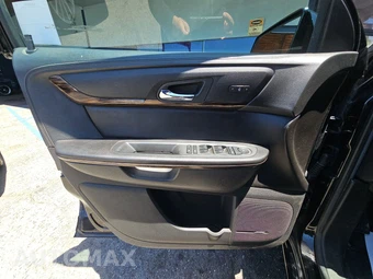 2016 GMC Acadia Denali 5SA – miniatura 9