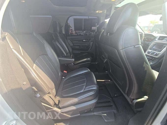 2016 GMC Acadia Denali 5SA – miniatura 13