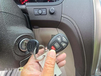 2016 GMC Acadia Denali 5SA – miniatura 4