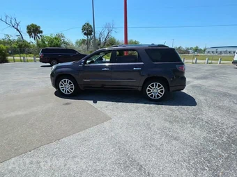 2016 GMC Acadia Denali 5SA – miniatura 3