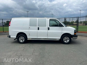 2016 GMC Savana 2500 Cargo Van 1WT 135.0" WB - miniatura 4