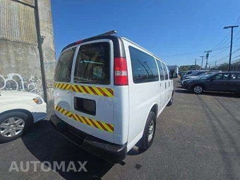 2016 GMC Savana 2500 Cargo Van 1WT 135.0" WB - miniatura 3