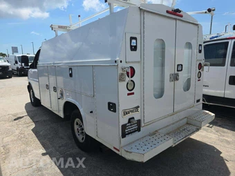 2016 GMC Savana 3500 Cutaway 1WT - miniatura 2