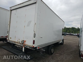 2016 GMC Savana 4500 Cutaway 2WT – miniatura 4