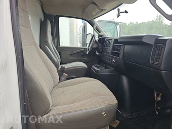 2016 GMC Savana 4500 Cutaway 2WT – miniatura 8