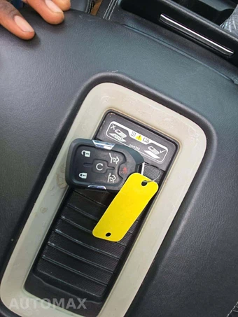 2016 GMC Yukon Denali 5SA – miniatura 8