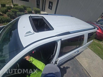 2016 GMC Yukon Denali 5SA – miniatura 9