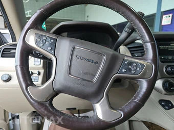 2016 GMC Yukon Denali 5SA – miniatura 10