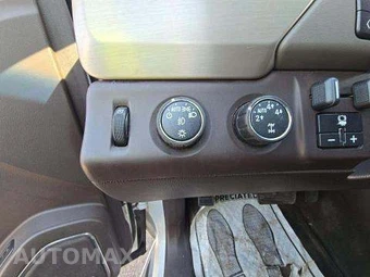 2016 GMC Yukon Denali 5SA – miniatura 34
