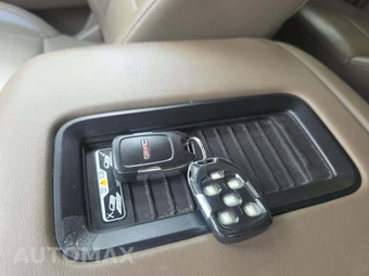 2016 GMC Yukon SLT 4SA – miniatura 5