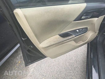 2016 Honda Accord Sedan LX - miniatura 9