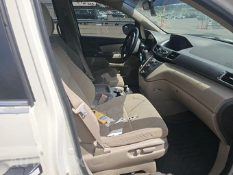 2016 Honda Odyssey LX 118.1" WB - miniatura 8