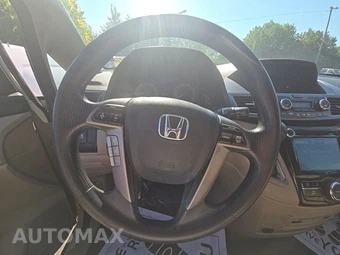 2016 Honda Odyssey SE 118.1" WB - miniatura 10