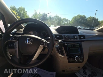 2016 Honda Odyssey SE 118.1" WB - miniatura 11