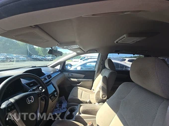 2016 Honda Odyssey SE 118.1" WB - miniatura 18