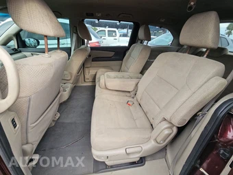 2016 Honda Odyssey SE 118.1" WB - miniatura 13