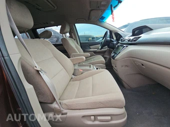 2016 Honda Odyssey SE 118.1" WB - miniatura 8