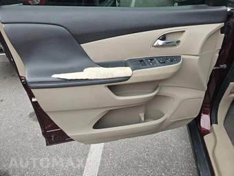 2016 Honda Odyssey SE 118.1" WB - miniatura 9