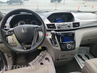 2016 Honda Odyssey SE 118.1" WB - miniatura 11
