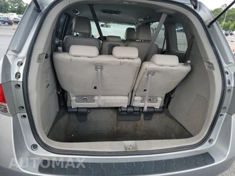 2016 Honda Odyssey SE 118.1" WB - miniatura 17