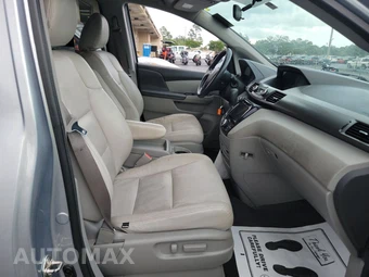 2016 Honda Odyssey SE 118.1" WB - miniatura 8