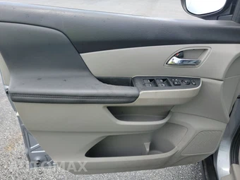 2016 Honda Odyssey SE 118.1" WB - miniatura 9