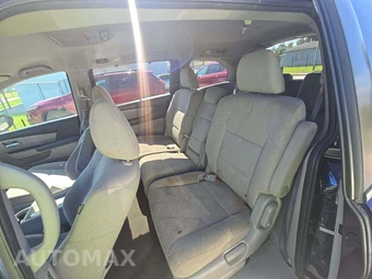 2016 Honda Odyssey SE 118.1" WB - miniatura 13