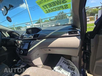 2016 Honda Odyssey SE 118.1" WB - miniatura 20