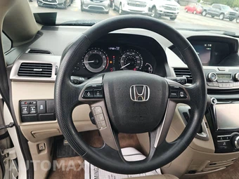 2016 Honda Odyssey SE 118.1" WB - miniatura 10