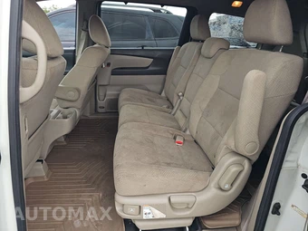 2016 Honda Odyssey SE 118.1" WB - miniatura 13