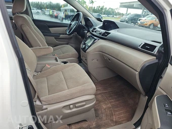 2016 Honda Odyssey SE 118.1" WB - miniatura 8
