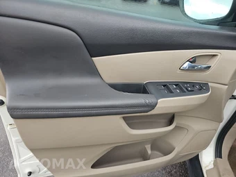 2016 Honda Odyssey SE 118.1" WB - miniatura 9