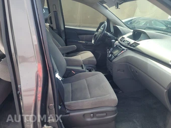 2016 Honda Odyssey SE 118.1" WB - miniatura 2