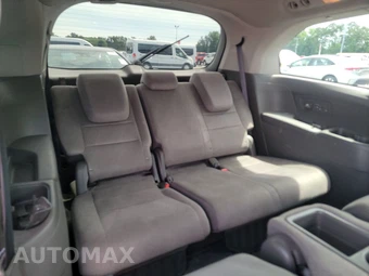 2016 Honda Odyssey SE 118.1" WB - miniatura 8