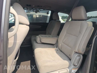 2016 Honda Odyssey SE 118.1" WB - miniatura 13