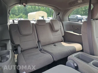2016 Honda Odyssey SE 118.1" WB - miniatura 14