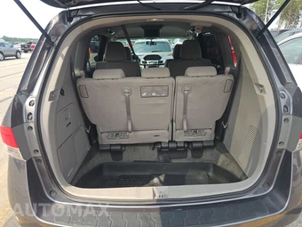 2016 Honda Odyssey SE 118.1" WB - miniatura 17