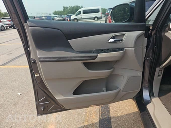 2016 Honda Odyssey SE 118.1" WB - miniatura 9