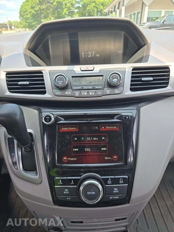 2016 Honda Odyssey SE 118.1" WB - miniatura 10