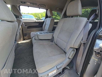 2016 Honda Odyssey SE 118.1" WB - miniatura 13