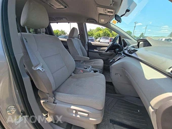 2016 Honda Odyssey SE 118.1" WB - miniatura 19