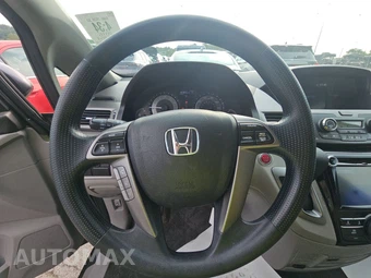 2016 Honda Odyssey SE 118.1" WB - miniatura 16