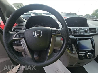 2016 Honda Odyssey SE 118.1" WB - miniatura 17