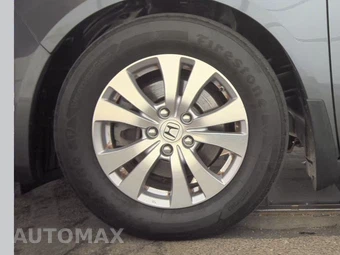 2016 Honda Odyssey SE 118.1" WB - miniatura 9