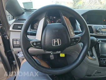 2016 Honda Odyssey SE 118.1" WB - miniatura 10