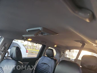2016 Honda Odyssey SE 118.1" WB - miniatura 18