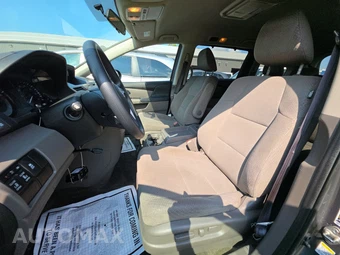 2016 Honda Odyssey SE 118.1" WB - miniatura 12