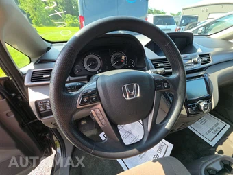 2016 Honda Odyssey SE 118.1" WB - miniatura 15