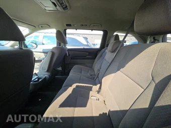 2016 Honda Odyssey SE 118.1" WB - miniatura 18