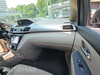 2016 Honda Odyssey SE 118.1" WB - miniatura 20